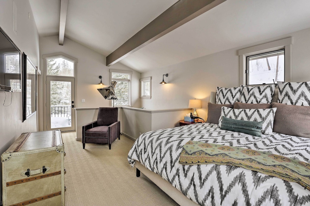 Vail Mountain Retreat w/ Hot Tub & Deck! view 4