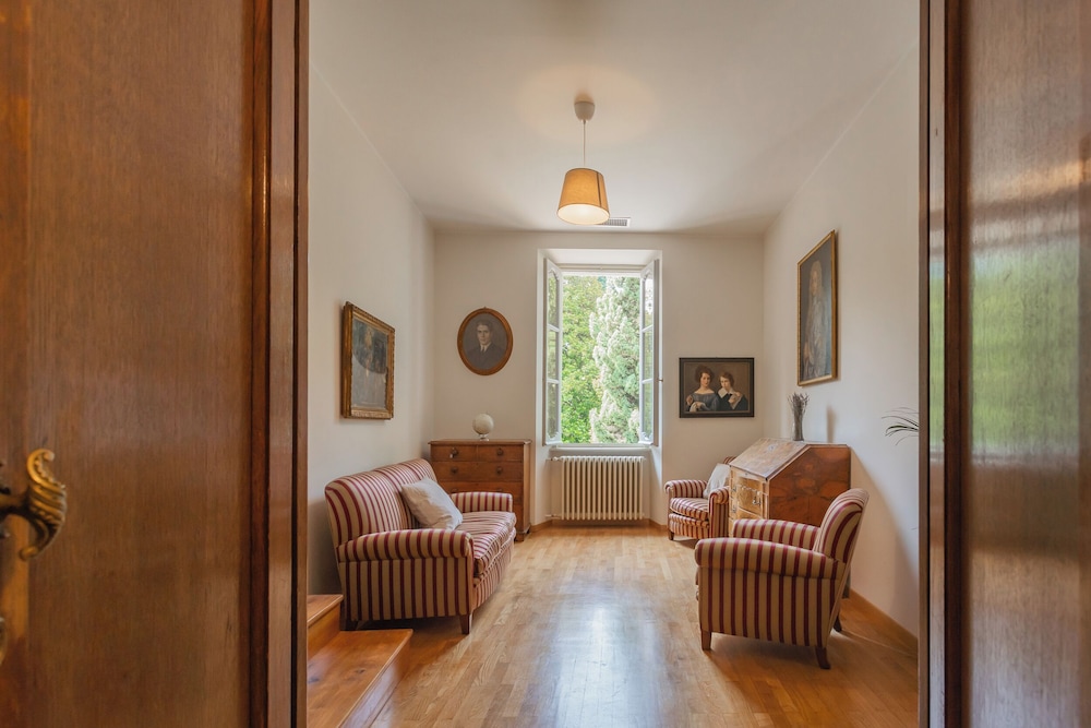 Luxury Apartments in Villa Cardinal Ciceri by Rent all Como