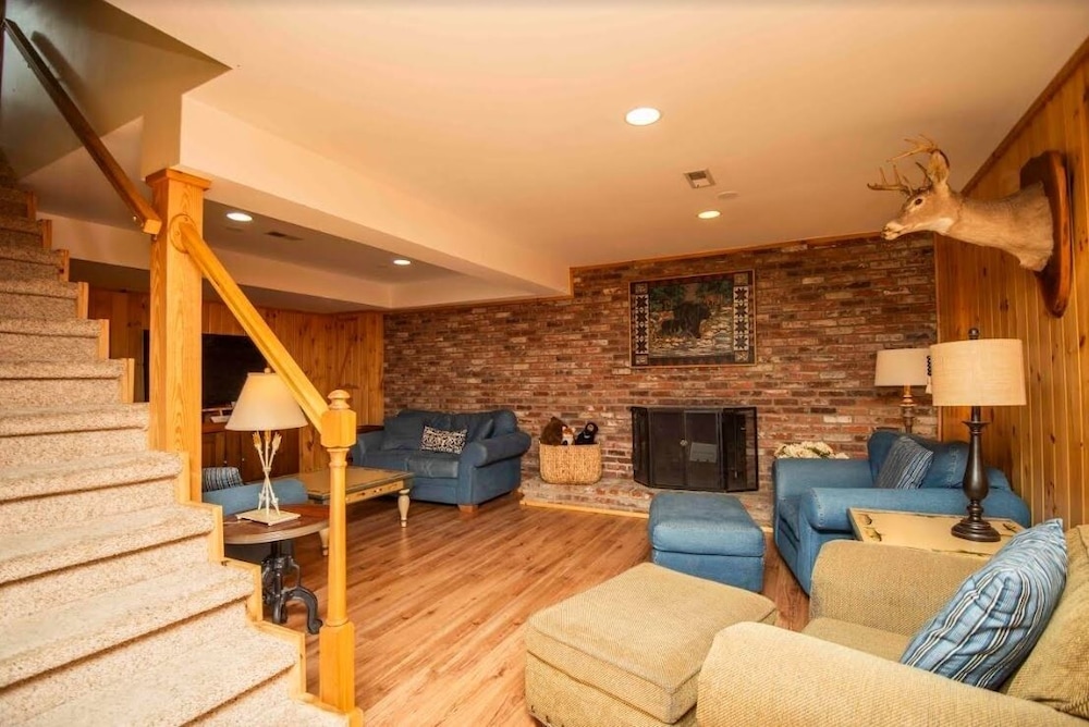 Cypress Ridge 4 Bedroom Home by RedAwning