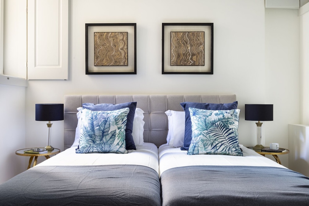 JOIVY Energetic 2BR Apt w/workspace, by the Santa Justa Lift, in Baixa view 5