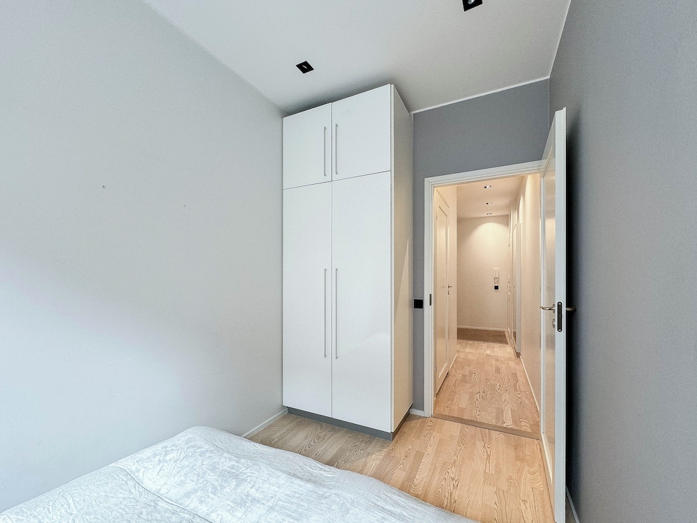 Stylish Downtown 2BR Flat with Sauna and Work Area