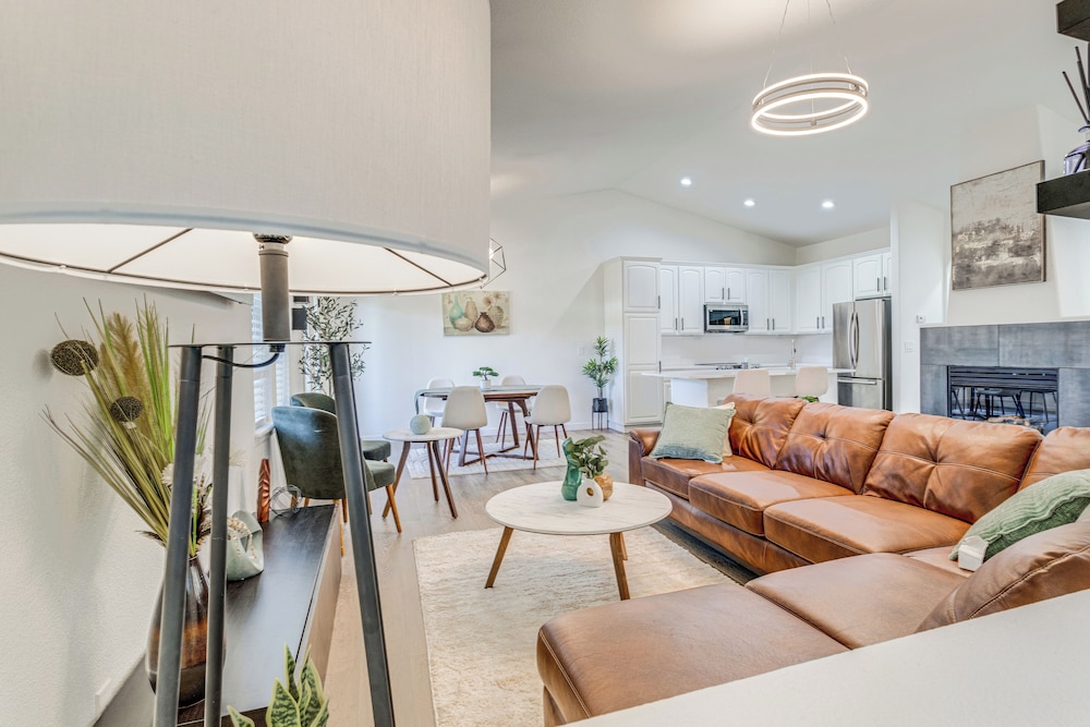 Seasonal Pool, Balcony: Quiet & Cozy Aurora Condo!