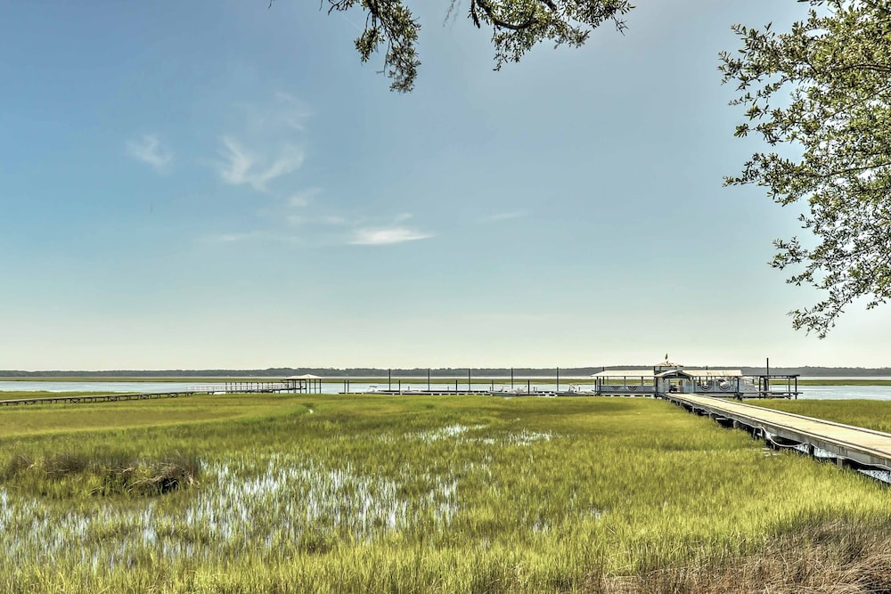 Midway House by Sunbury Channel - Walk to Marina!
