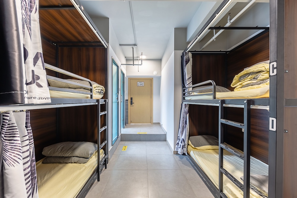 YOOTEL HOSTEL