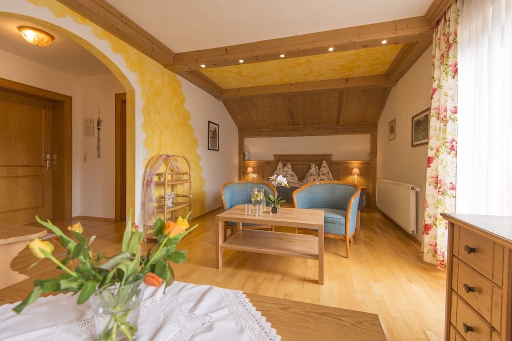 Hotel-Pension Lackenbauer