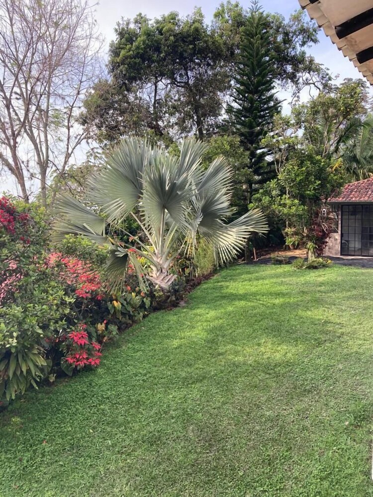Captivating 4-bed Chalet Las Casitas en el Aire