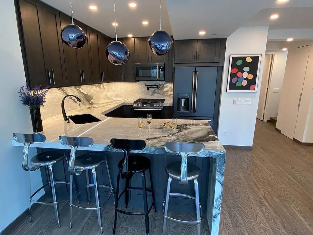 Vesper Court by Rove Duplex PH w Hot Tub Roof