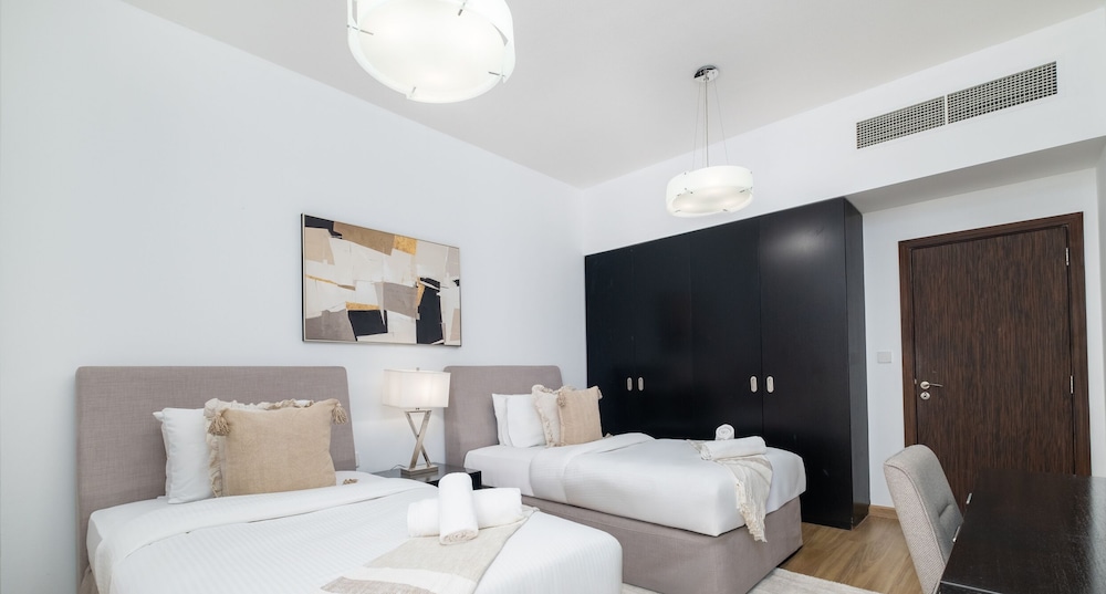 LUX The Premium Dubai Eye View Suite 2