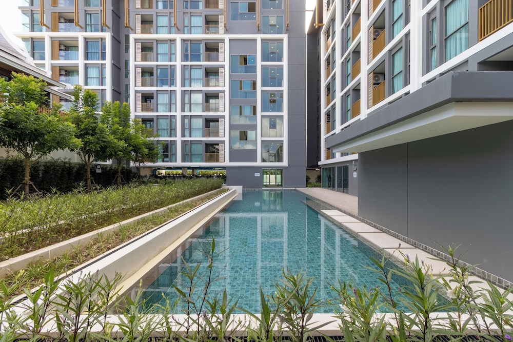 New Condo Near Beach Prime Location C228