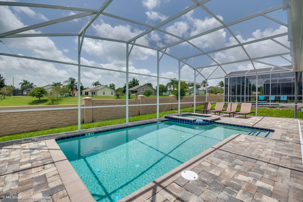 9 Bedroom 5 Bathroom Villa - Image 5