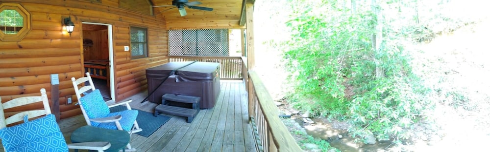Urban Escape - 1BR King Cabin