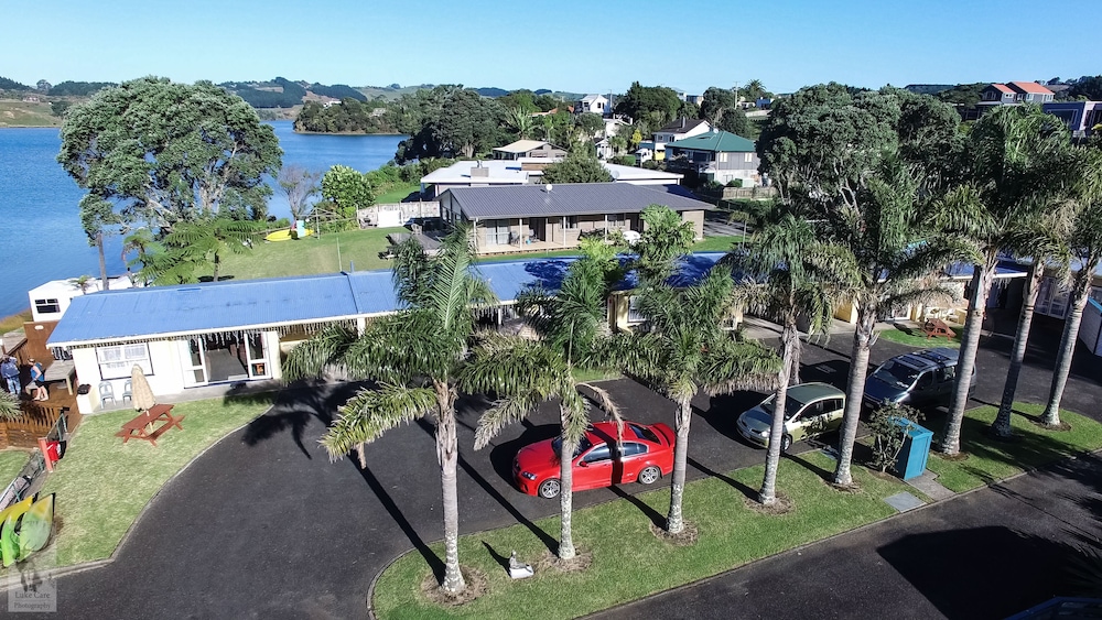 Raglan Palm Beach Motel