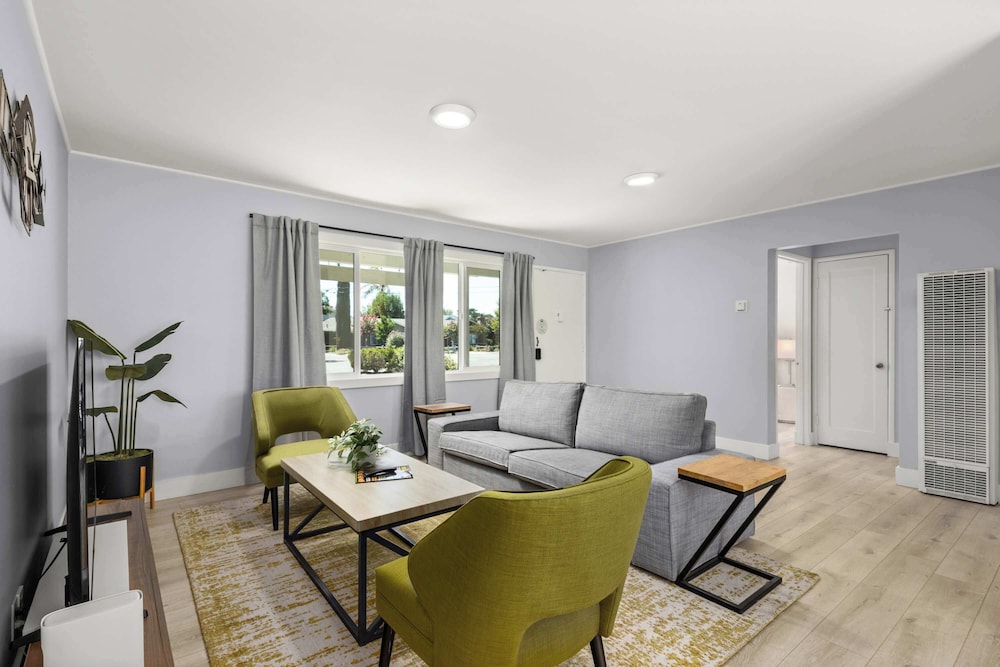@ Marbella Lane - Spacious 2BR Home Near Westgate