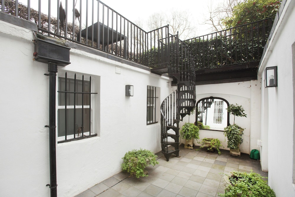 Courtfield Road II by Onefinestay