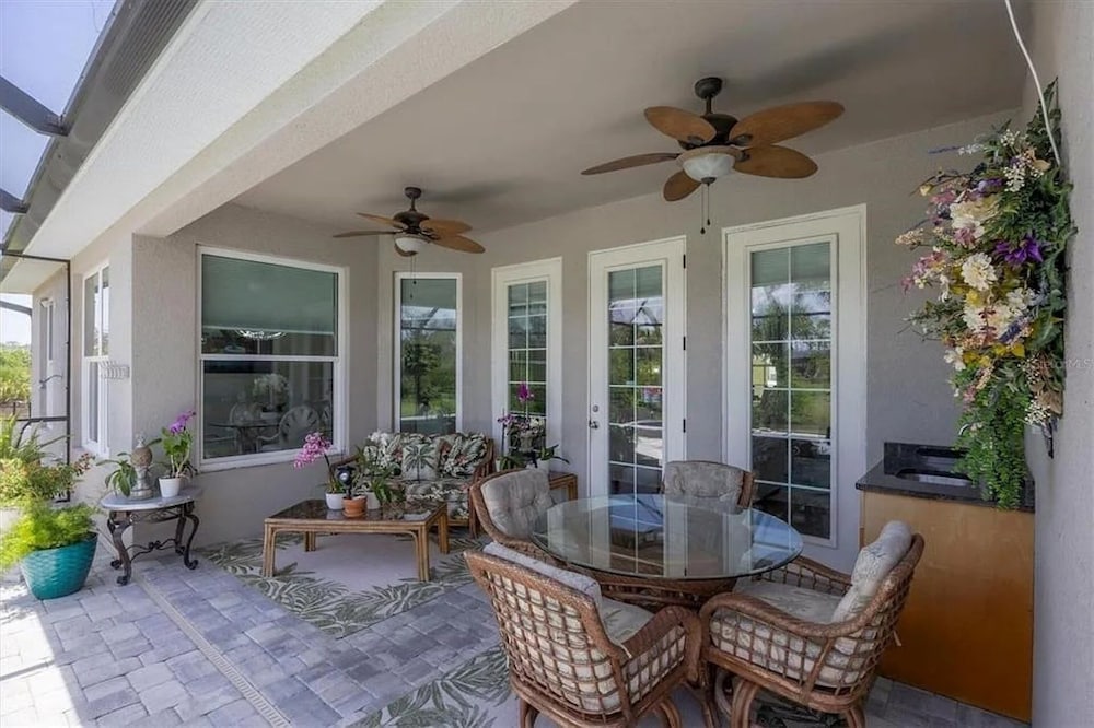 The Sanctuary - Private Pool+spa Vacation Home - Only 5 Minutes To The Gulf Coast! 3 Bedroom Home