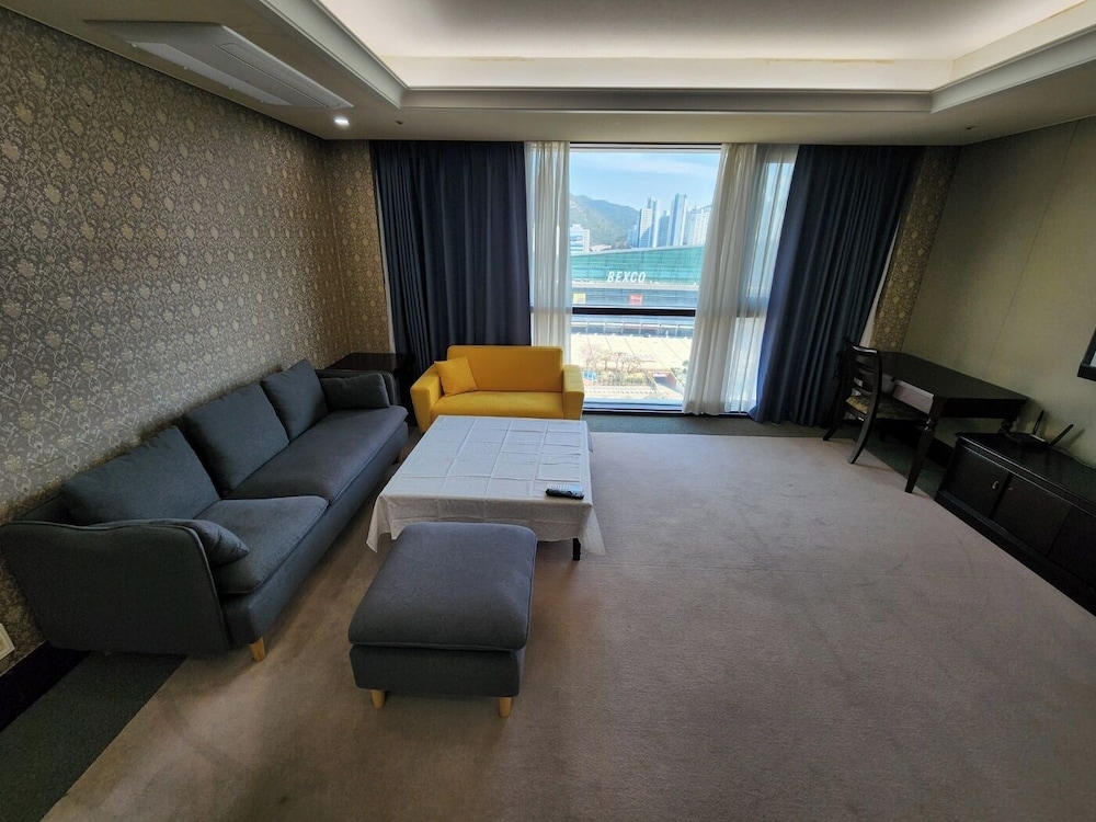 W Residence Hotel Centum City 37