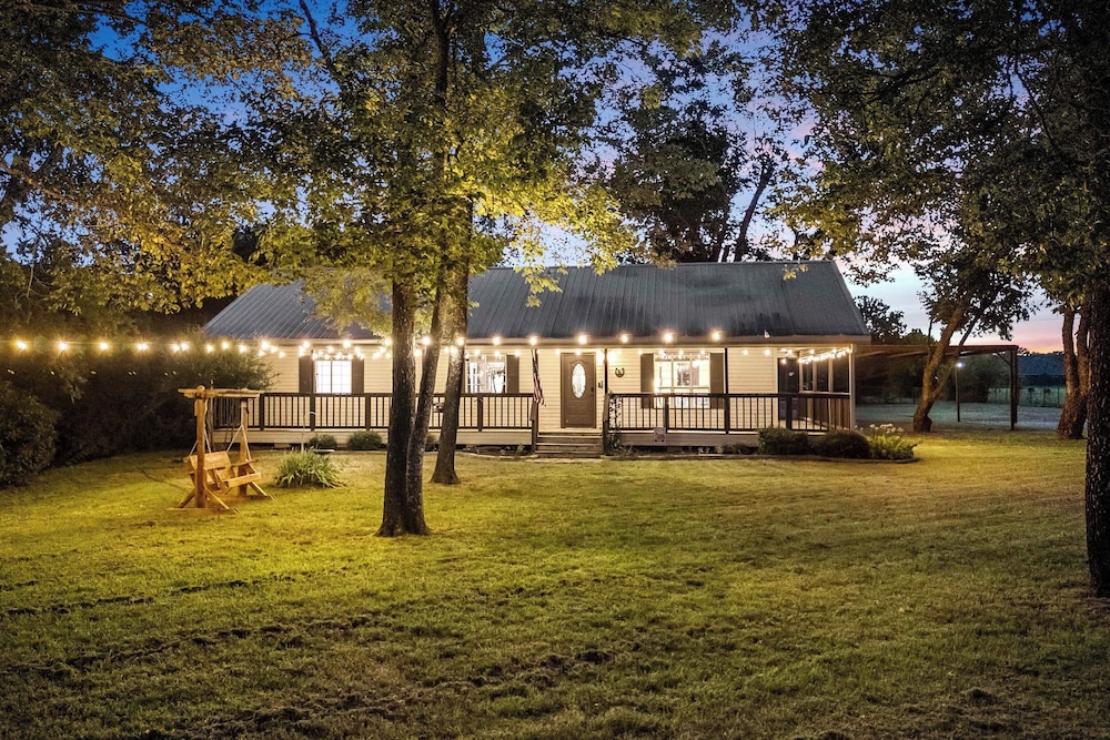 Peace, Space & Starry Nights: Ranch Home in Azle