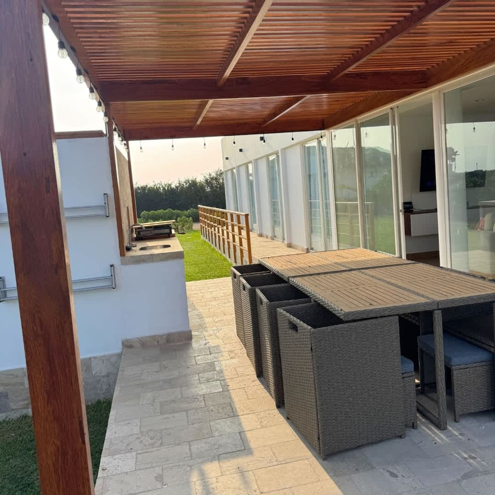 HOP Maldivas Elegancia y Tranquilidad Junto a la Laguna