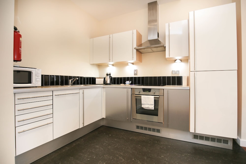 Week2Week Fabulous 1 Bedroom City Centre Apartment view 4