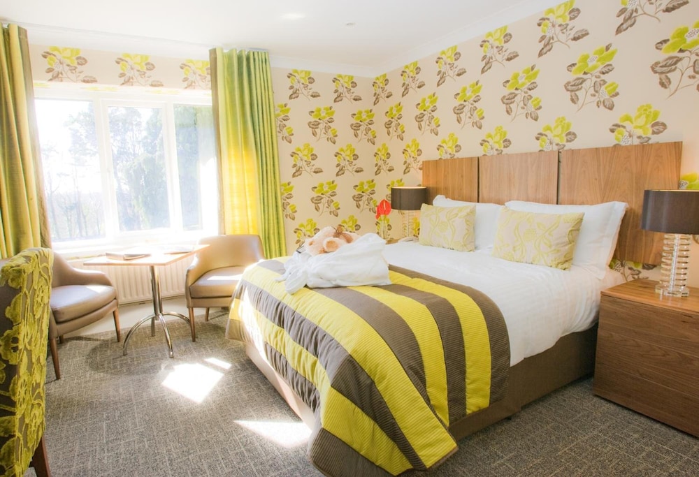 Bridgend Vacations - The Coed-Y-Mwstwr Hotel - Property Image 9