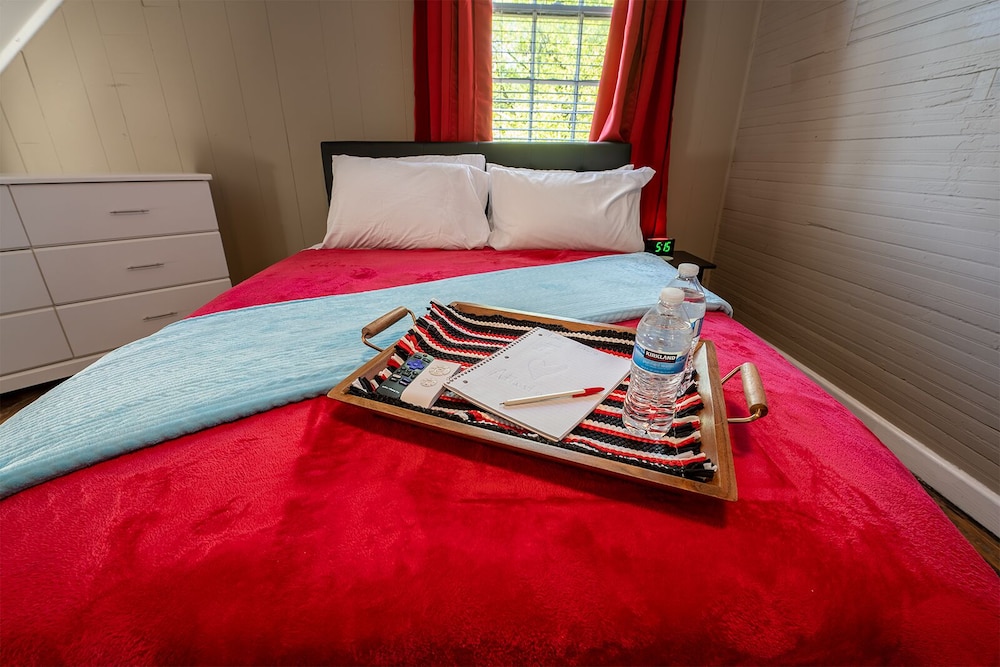 4 Minutes to Downtown by the Atlanta Beltline Trail in the Cabbagetown Neighborhood view 2