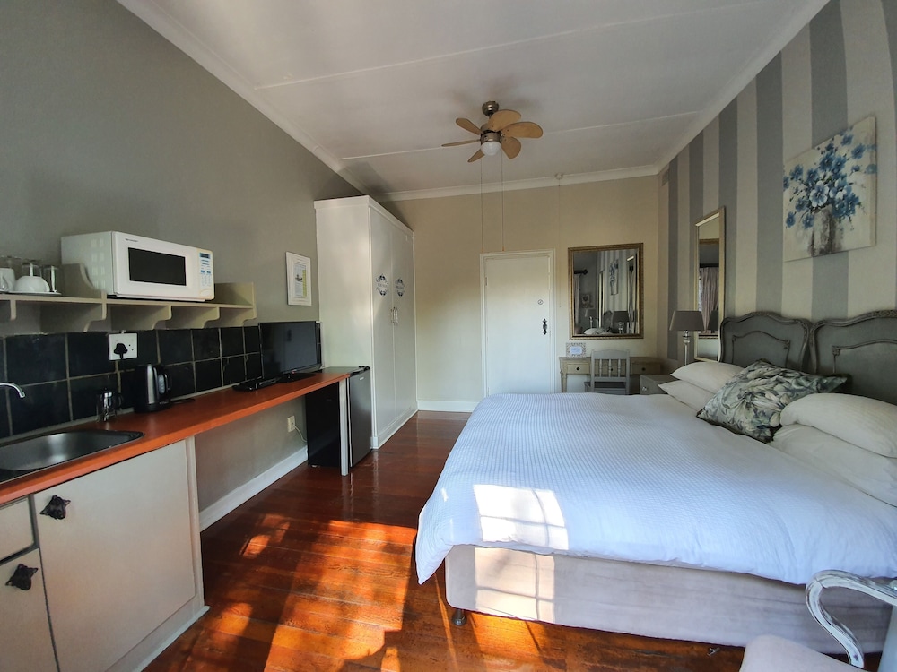 Waterhouse Guest Lodges 236/230 Bourke Street