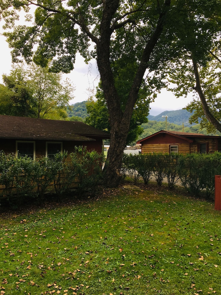 Smoky View Cottages & RV Resorts
