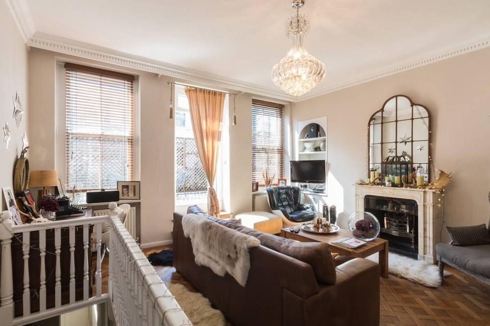 Stylish 1-bed With a Roof Terrace