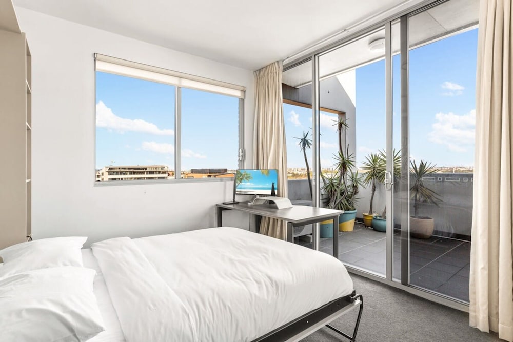 Spacious 2-bed With Two Balconies With City Views