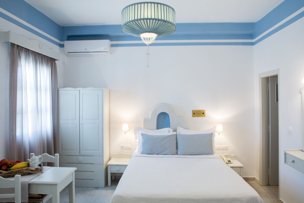 Athina Studios & Suites photo 4