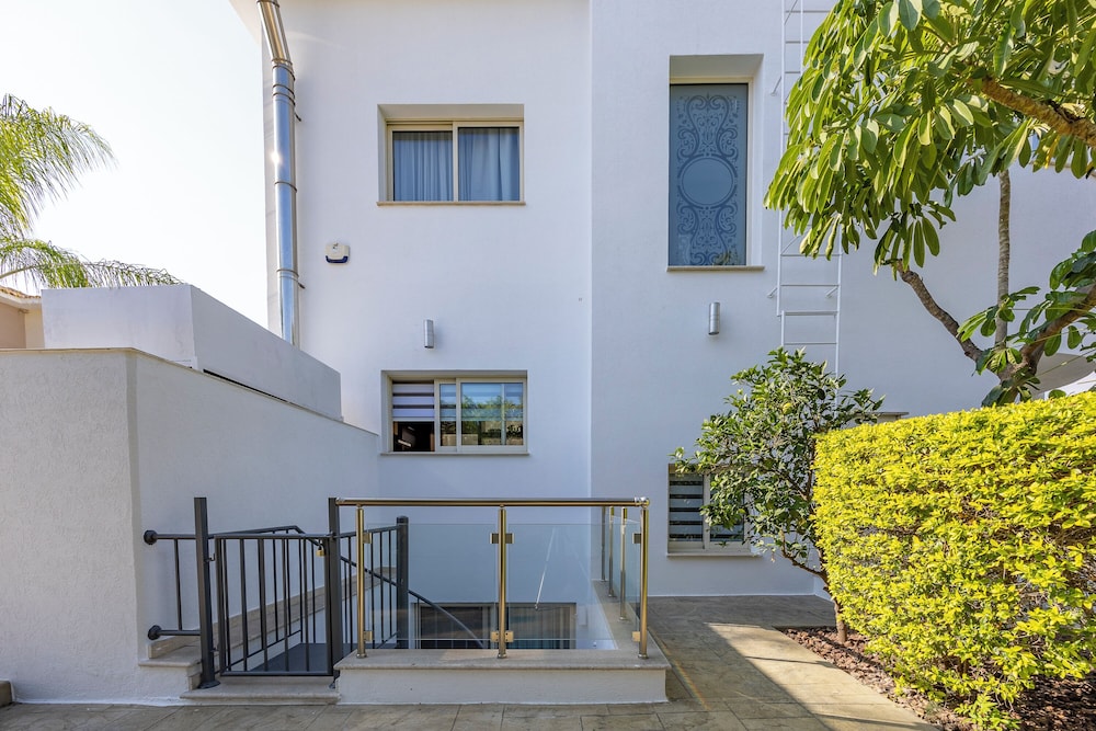 Agios Tychon Luxury Villa With Private Pool
