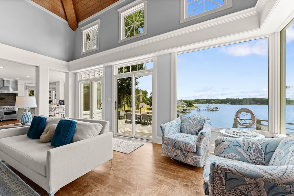 Paradise Pointe by Avantstay Lakefront Views Playset
