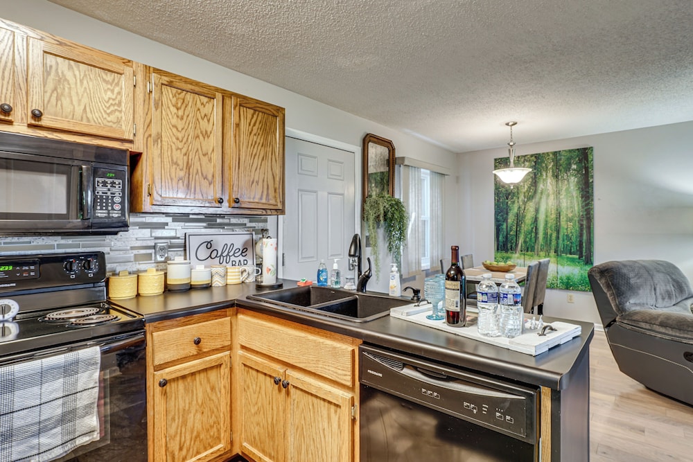 Hike, Fish & Golf: Condo 5 Mi to Ozone Falls!