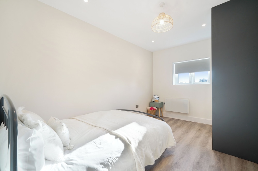 105A Beechwood Grove Flat