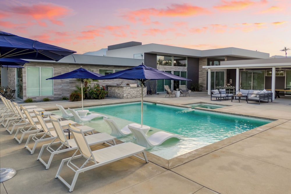 The Polo Villas by AvantStay – Modern Oasis Near Empire Polo Club