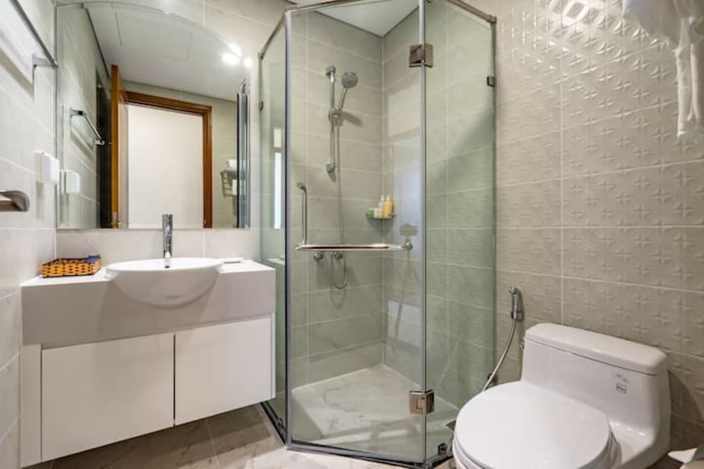 The Aquamarine Landmark Suites - Poolside Access at L4B