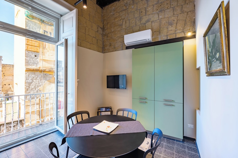 La Pinacoteca Aparthotel by NapoliApartments