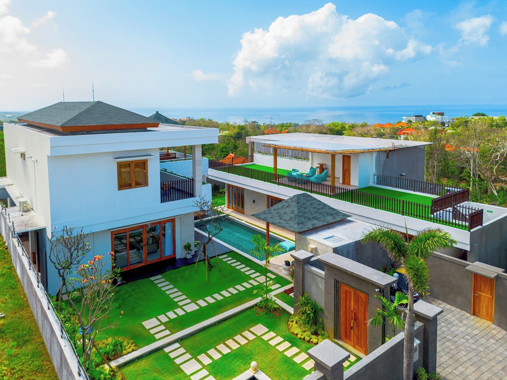 Luxurious 6 BR With Sea View, 5 Mins to Savaya