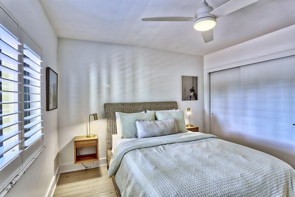 Land's End 11-203 Beach Front - Premier