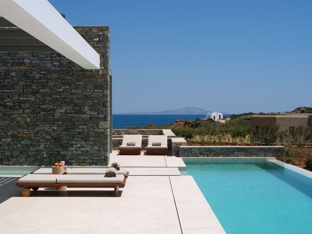 Luxury Villa Serenely