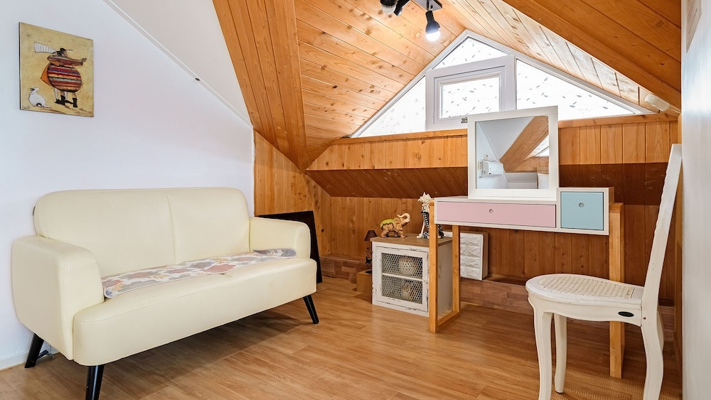 Namhae Montmartre Pension