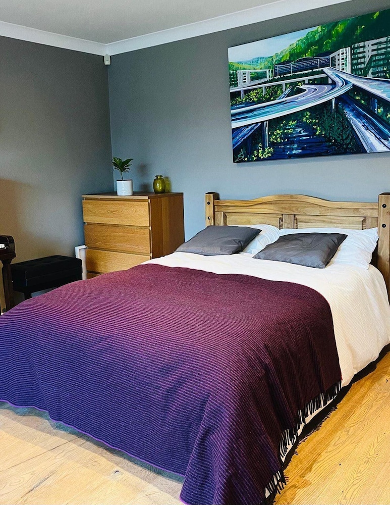 4-bed Seaside Dream House - Sleeps 8 & Parking