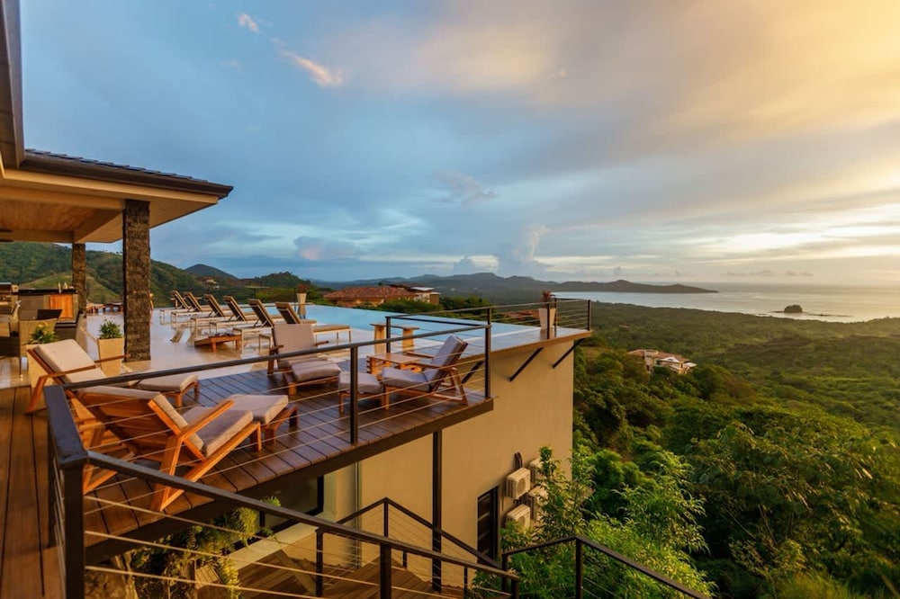 w Breathtaking 9BR Villa in Costa Rica