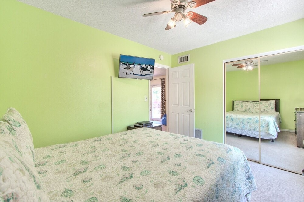 Sunshine State Of Mind 3 Bedroom Home by Redawning view 4