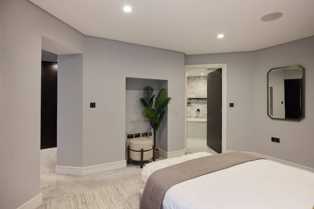 The Westbourne Park Place - Elegant 3bdr Flat
