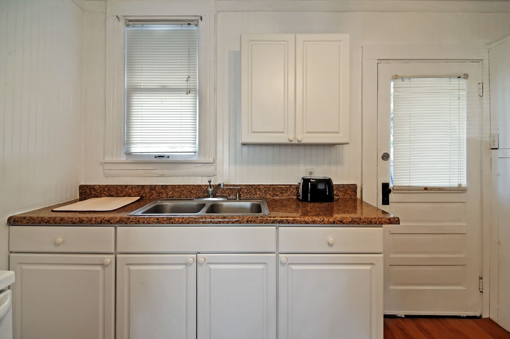 Treasure Island Cottage, Near Boardwalk & Beach! view 5