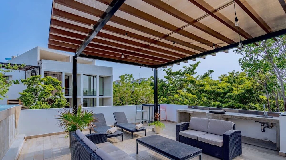 4 Br Private Rooftop Pool Spacious Exclusive