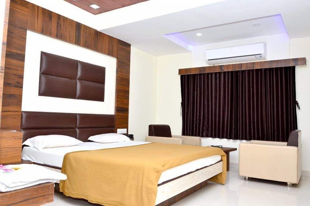 The New Holiday Inn view 5
