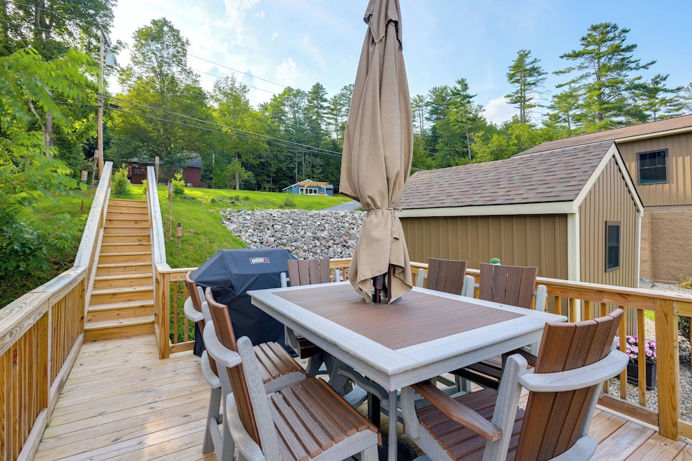 Game Room, Patio & Stunning Views: Lakefront Home!