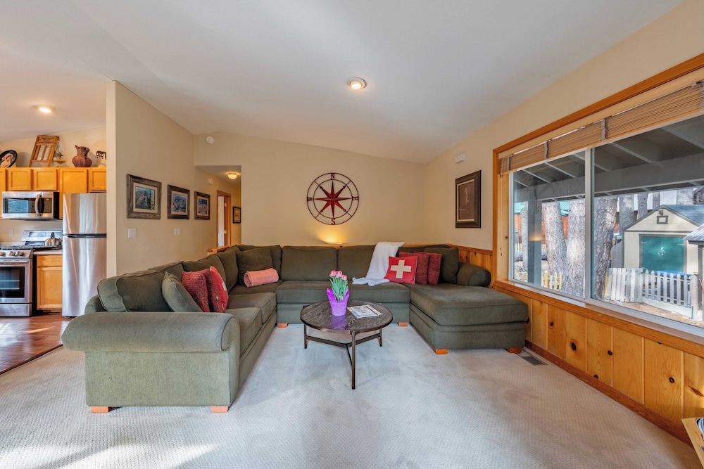 Stylish Truckee Retreat Deck, Near Lake & Skiing Moraine by Avantstay
